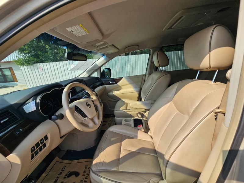 Nissan Quest Vehicle Image 12