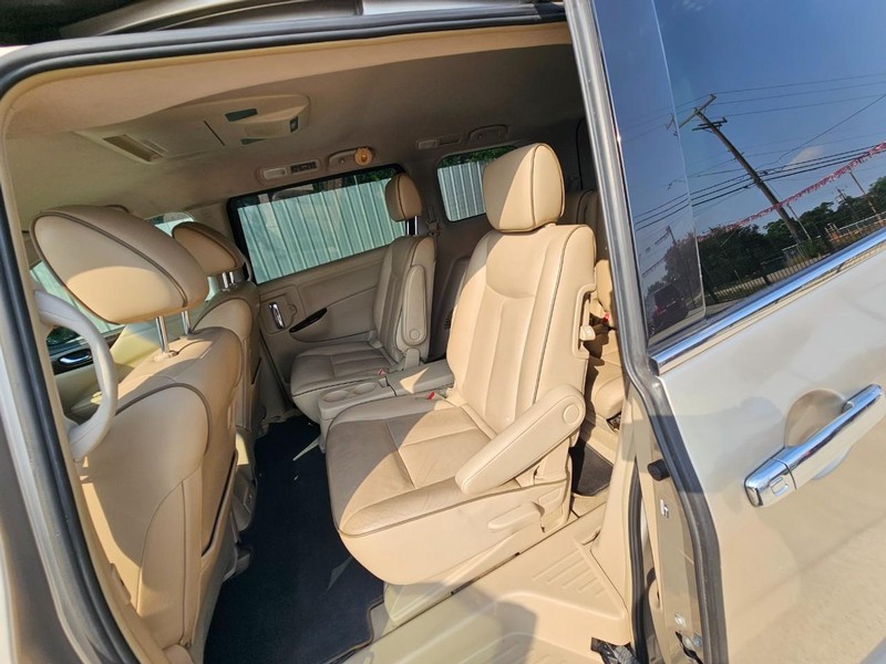 Nissan Quest Vehicle Image 13