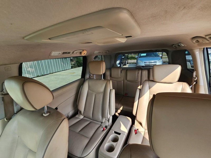 Nissan Quest Vehicle Image 16