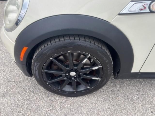 MINI Cooper Clubman Vehicle Image 09