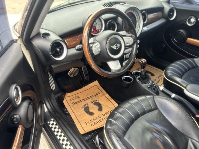 MINI Cooper Clubman Vehicle Image 10