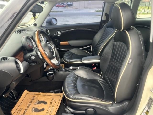 MINI Cooper Clubman Vehicle Image 11