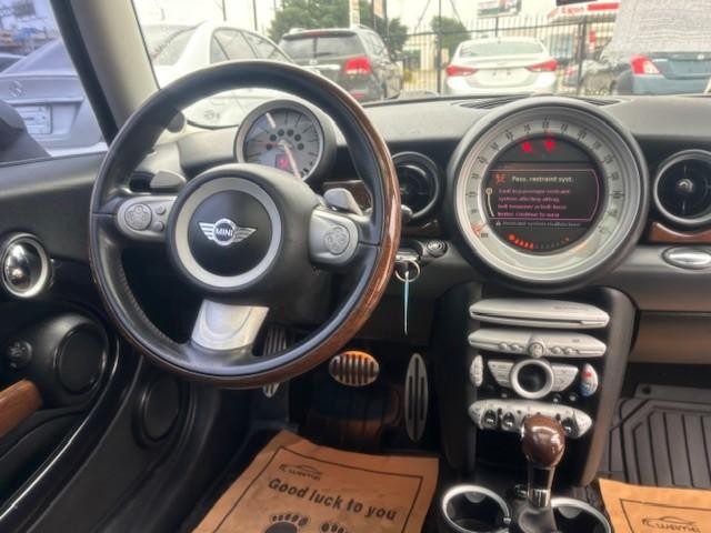 MINI Cooper Clubman Vehicle Image 12