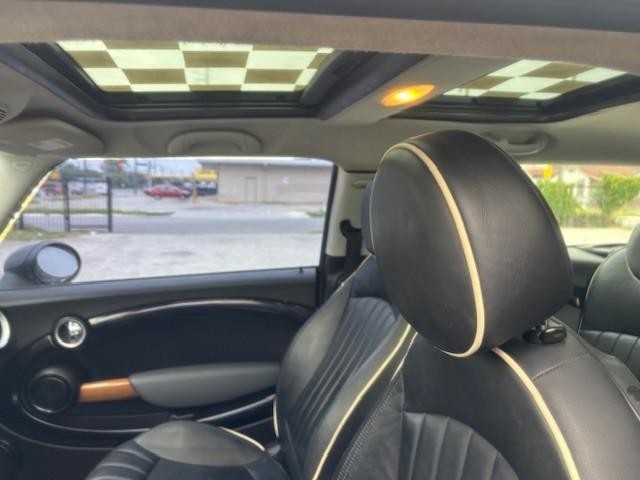 MINI Cooper Clubman Vehicle Image 13