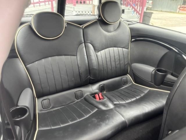 MINI Cooper Clubman Vehicle Image 18