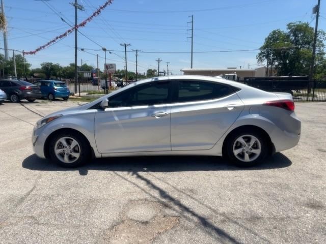 Hyundai Elantra Vehicle Image 02