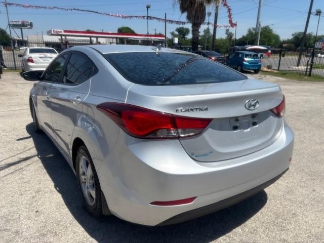 Hyundai Elantra Vehicle Image 03