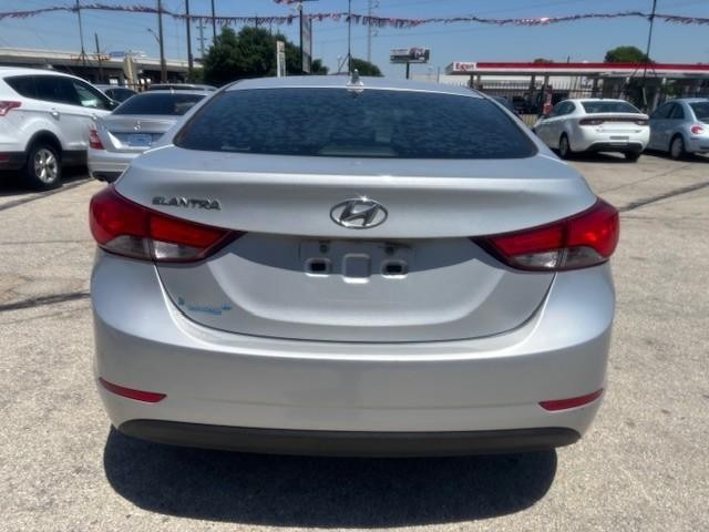 Hyundai Elantra Vehicle Image 04
