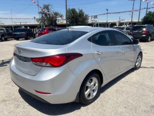 Hyundai Elantra Vehicle Image 05