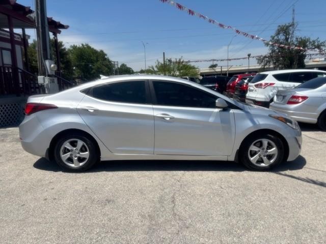 Hyundai Elantra Vehicle Image 06