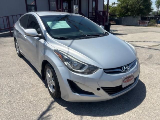 Hyundai Elantra Vehicle Image 07