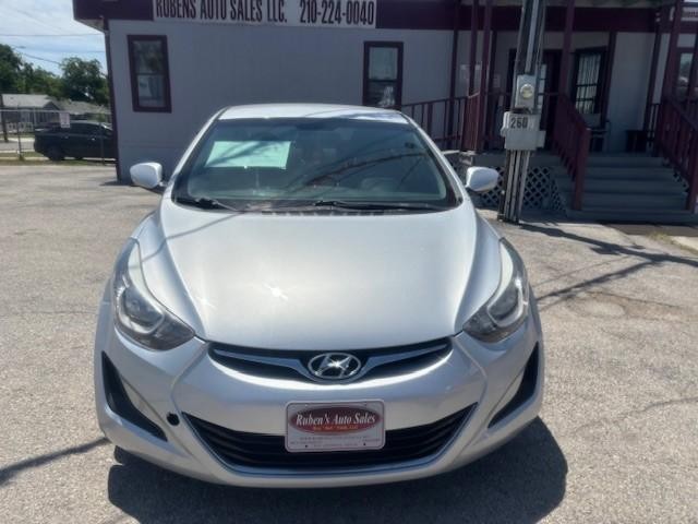 Hyundai Elantra Vehicle Image 08