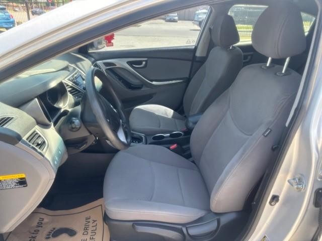 Hyundai Elantra Vehicle Image 10