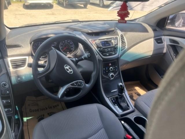Hyundai Elantra Vehicle Image 11