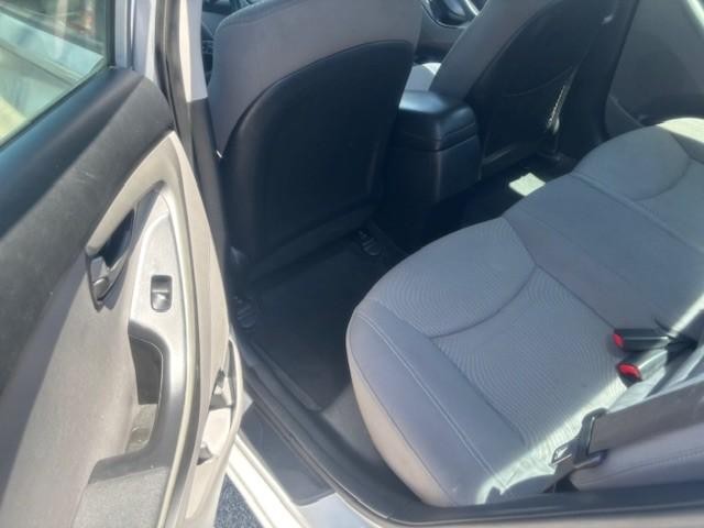 Hyundai Elantra Vehicle Image 12
