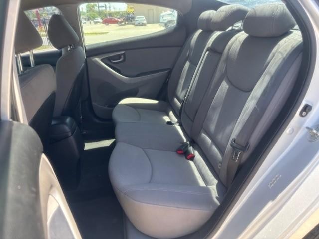 Hyundai Elantra Vehicle Image 13