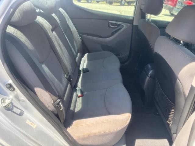 Hyundai Elantra Vehicle Image 15