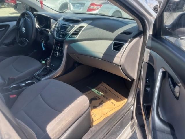 Hyundai Elantra Vehicle Image 16