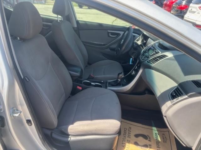 Hyundai Elantra Vehicle Image 17
