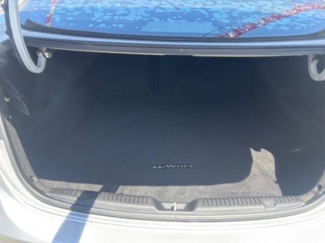 Hyundai Elantra Vehicle Image 18