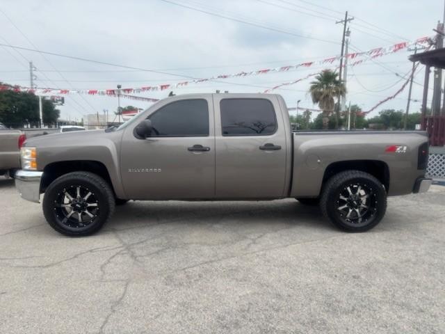 Chevrolet Silverado 1500 Vehicle Image 02