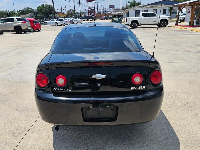 Chevrolet Cobalt Vehicle Image 04