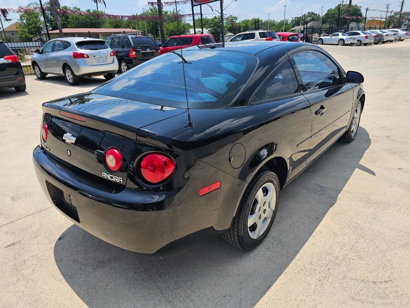 Chevrolet Cobalt Vehicle Image 05