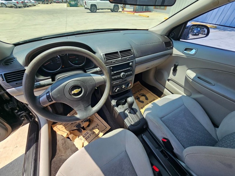Chevrolet Cobalt Vehicle Image 11