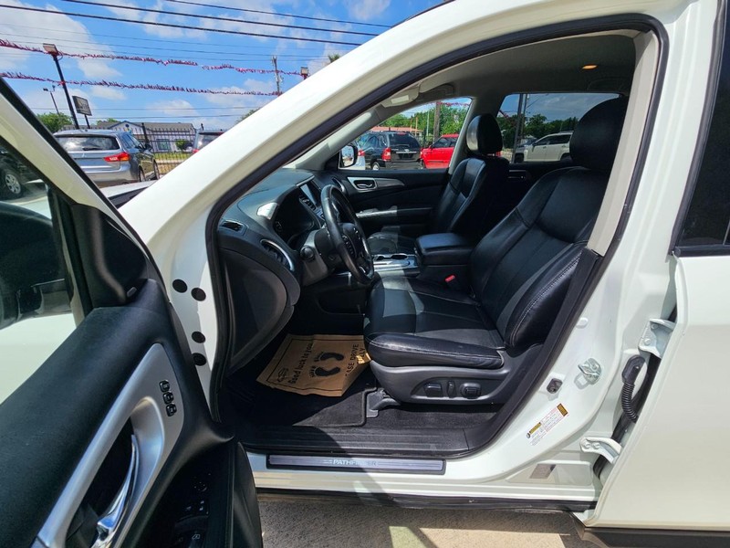 Nissan Pathfinder Vehicle Image 11