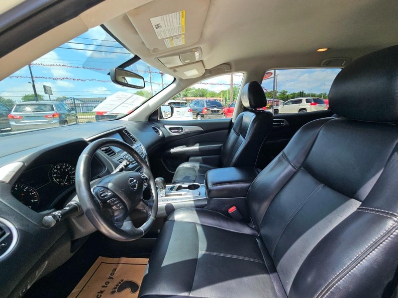 Nissan Pathfinder Vehicle Image 12