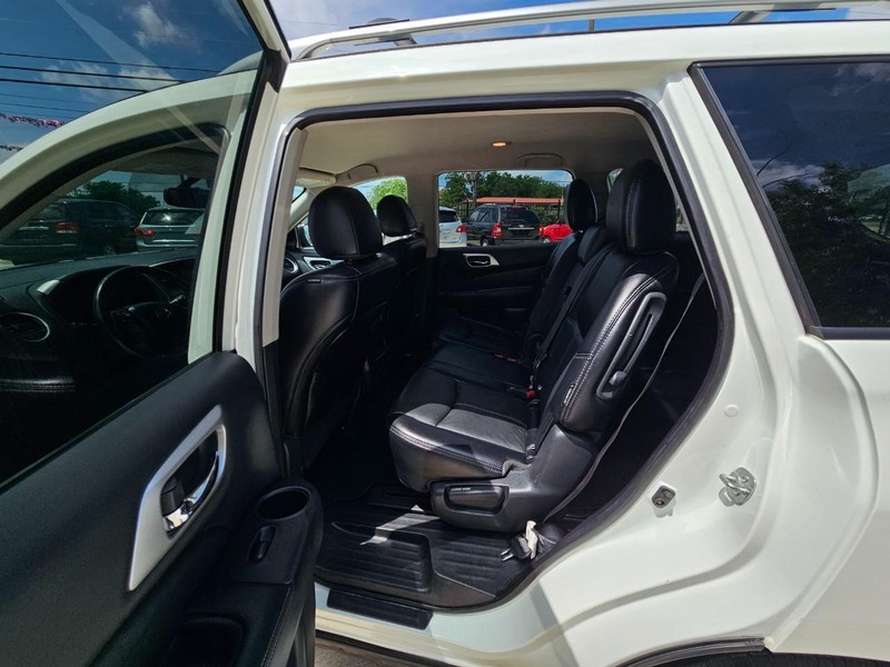 Nissan Pathfinder Vehicle Image 13