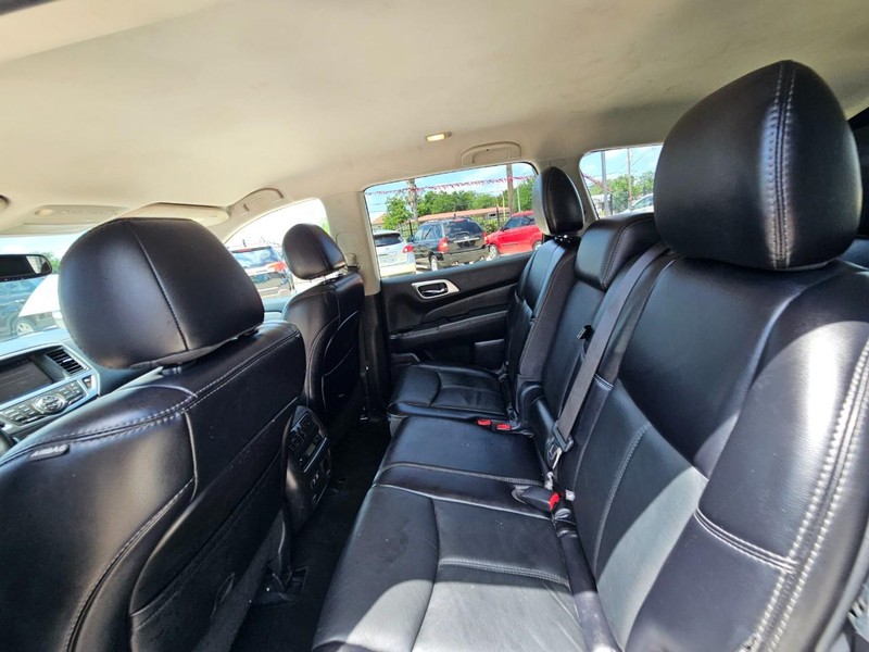 Nissan Pathfinder Vehicle Image 14