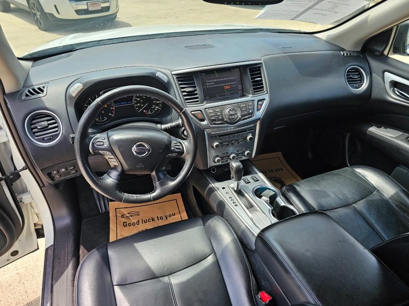 Nissan Pathfinder Vehicle Image 15