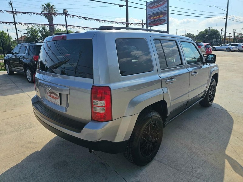 Jeep Patriot Vehicle Image 06