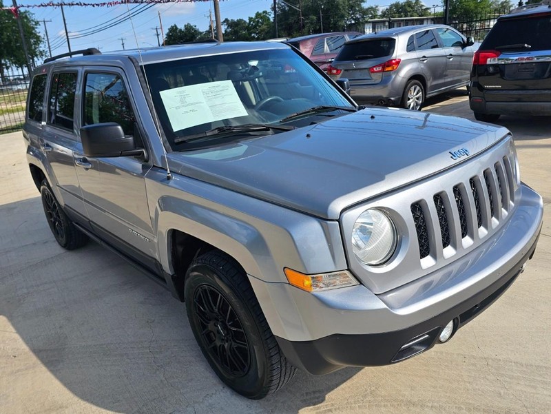 Jeep Patriot Vehicle Image 08