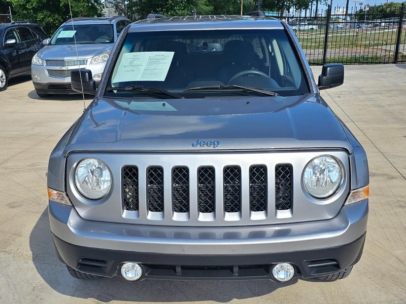 Jeep Patriot Vehicle Image 09