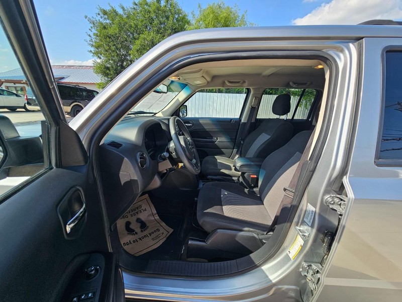 Jeep Patriot Vehicle Image 10