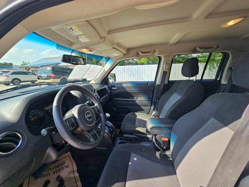 Jeep Patriot Vehicle Image 11