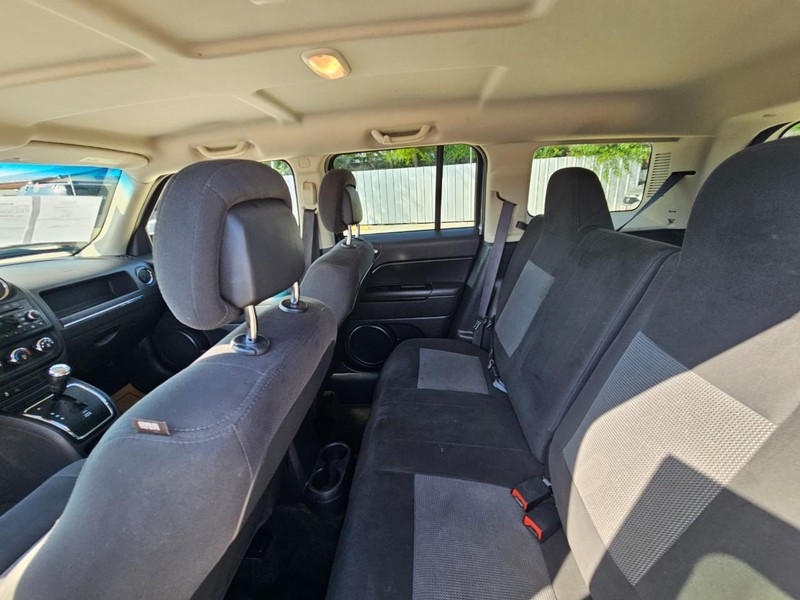 Jeep Patriot Vehicle Image 13