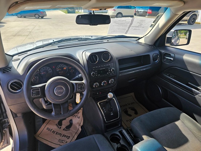 Jeep Patriot Vehicle Image 14