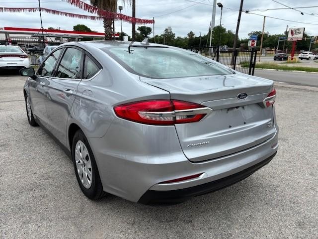 Ford Fusion Vehicle Image 03