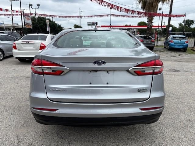 Ford Fusion Vehicle Image 04