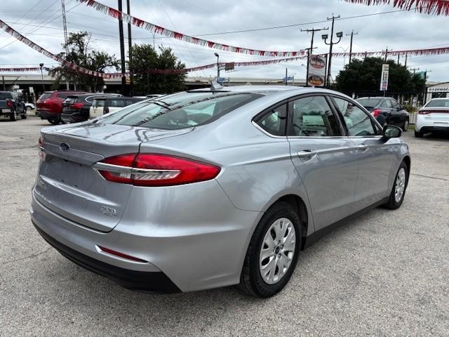 Ford Fusion Vehicle Image 05