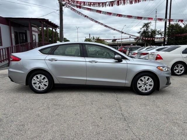 Ford Fusion Vehicle Image 06