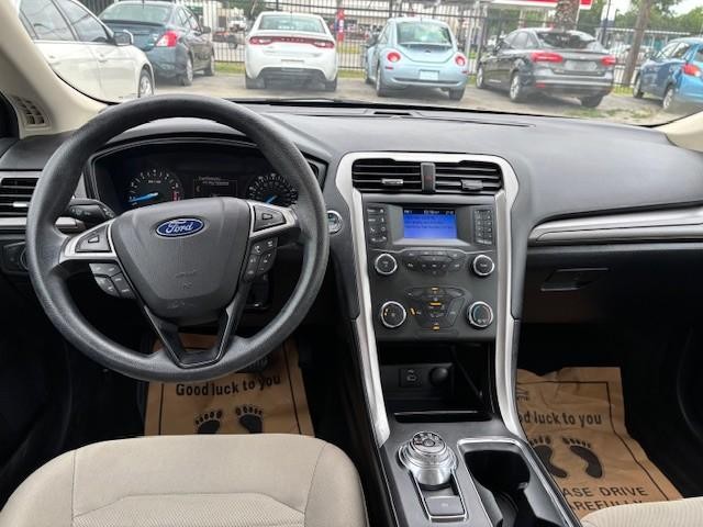 Ford Fusion Vehicle Image 12