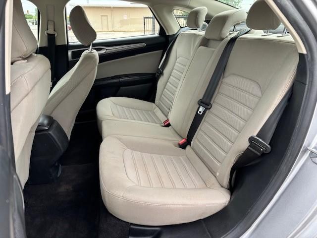 Ford Fusion Vehicle Image 14