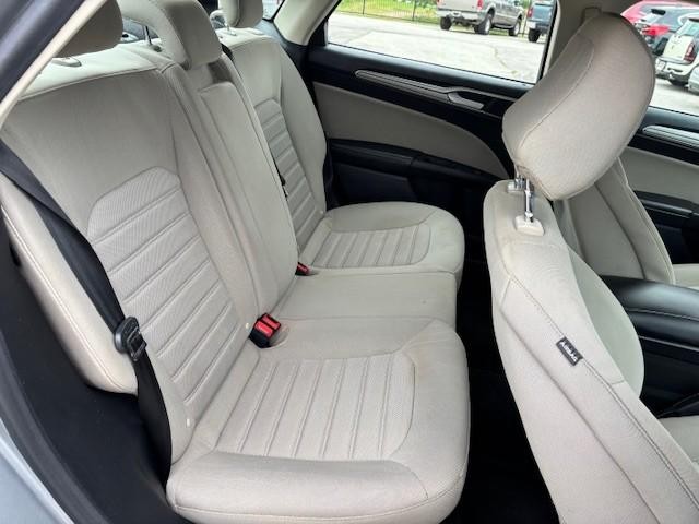 Ford Fusion Vehicle Image 16