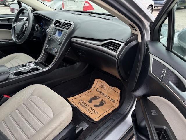 Ford Fusion Vehicle Image 17