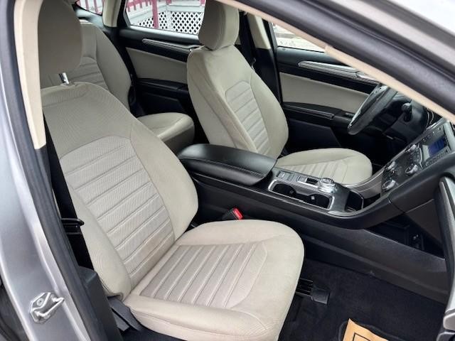Ford Fusion Vehicle Image 18