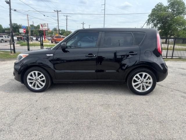 Kia Soul Vehicle Image 02